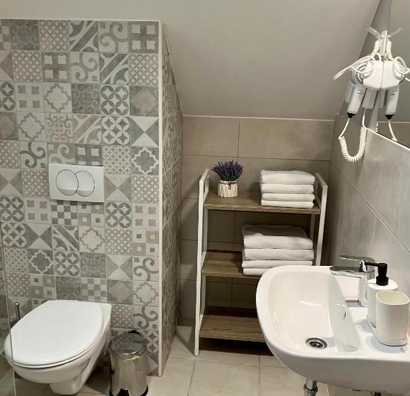 سوییت, Petlov Salaš Rooms