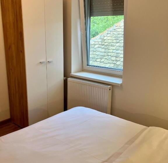 سوییت, Petlov Salaš Rooms