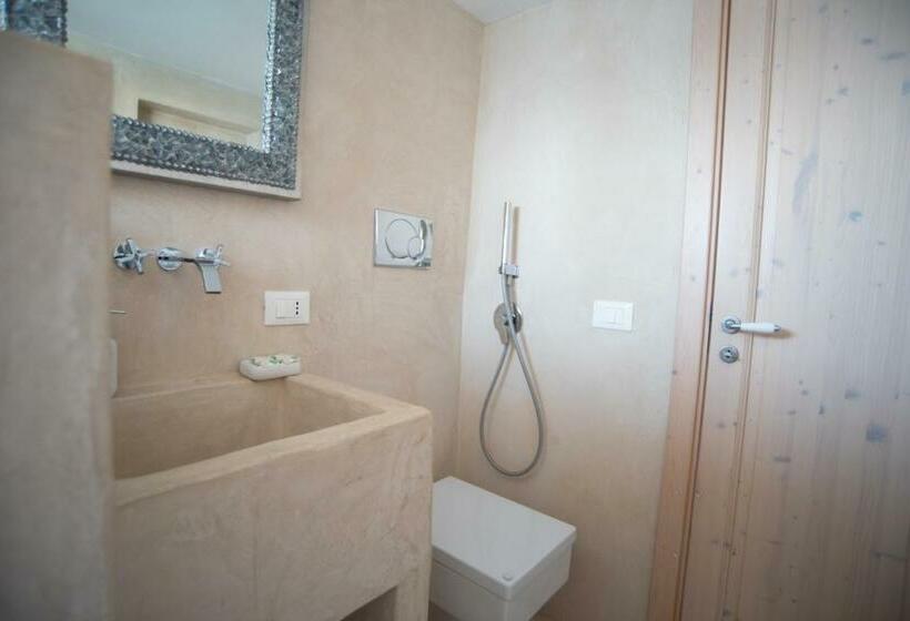 اتاق لوکس با بالکن و چشم‌انداز دریا, Mareluna