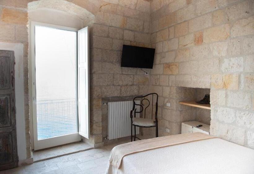 اتاق لوکس با بالکن و چشم‌انداز دریا, Mareluna