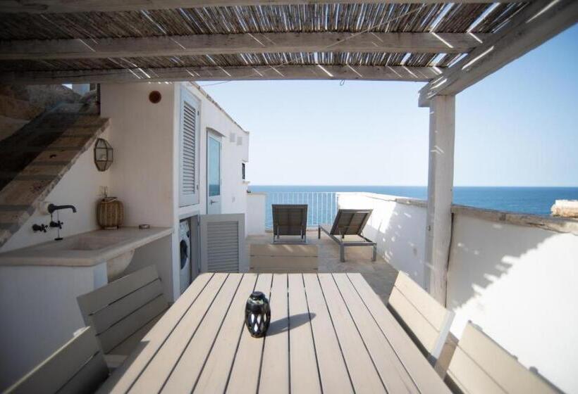 اتاق لوکس با بالکن و چشم‌انداز دریا, Mareluna