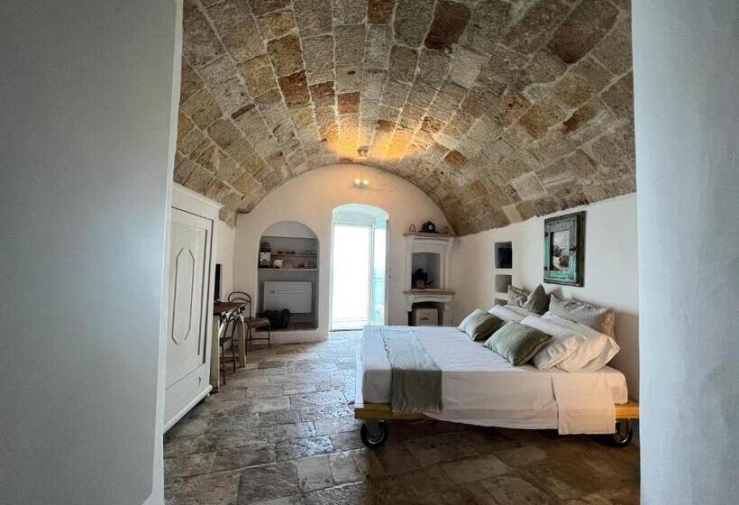 اتاق لوکس با چشم‌انداز دریا, Mareluna