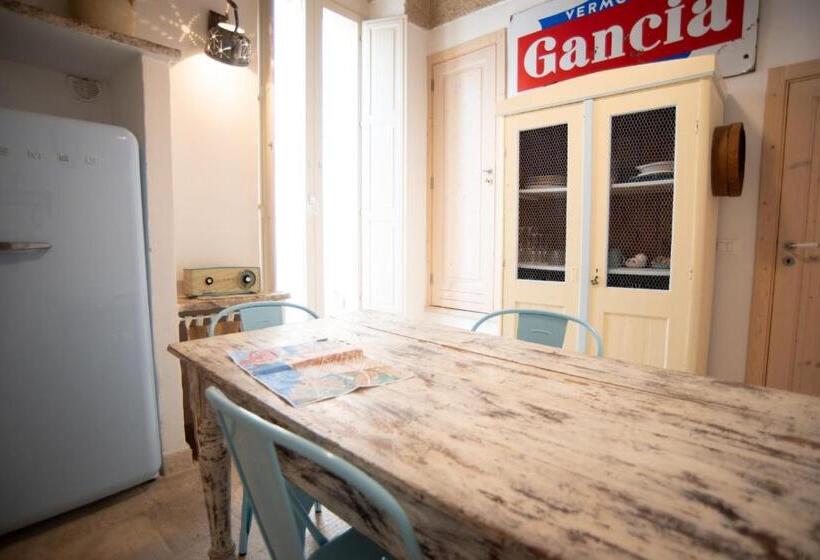 اتاق لوکس با بالکن و چشم‌انداز دریا, Mareluna