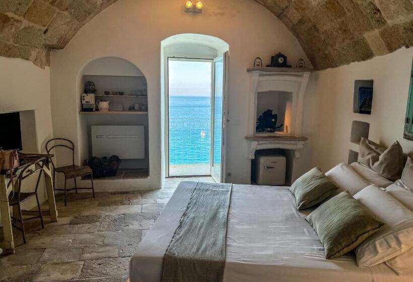 اتاق لوکس با چشم‌انداز دریا, Mareluna