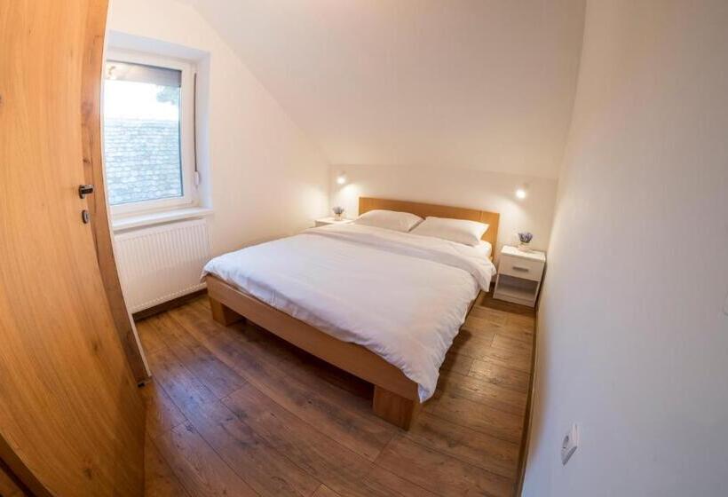 سوییت, Petlov Salaš Rooms