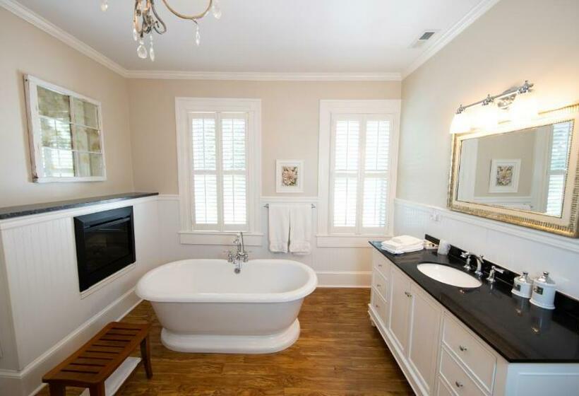 غرفة قياسية, The Edenton Collection Captain S Quarters Inn