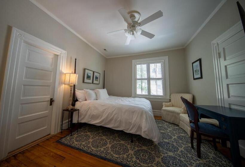 غرفة قياسية, The Edenton Collection Captain S Quarters Inn