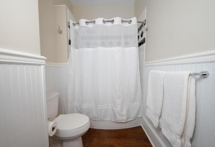 غرفة ديلوكس, The Edenton Collection Captain S Quarters Inn