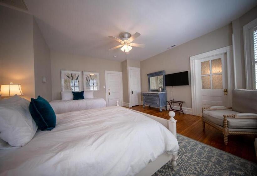 غرفة ديلوكس, The Edenton Collection Captain S Quarters Inn