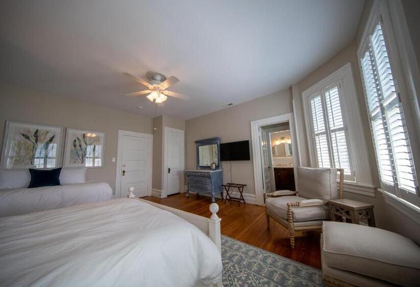 غرفة ديلوكس, The Edenton Collection Captain S Quarters Inn
