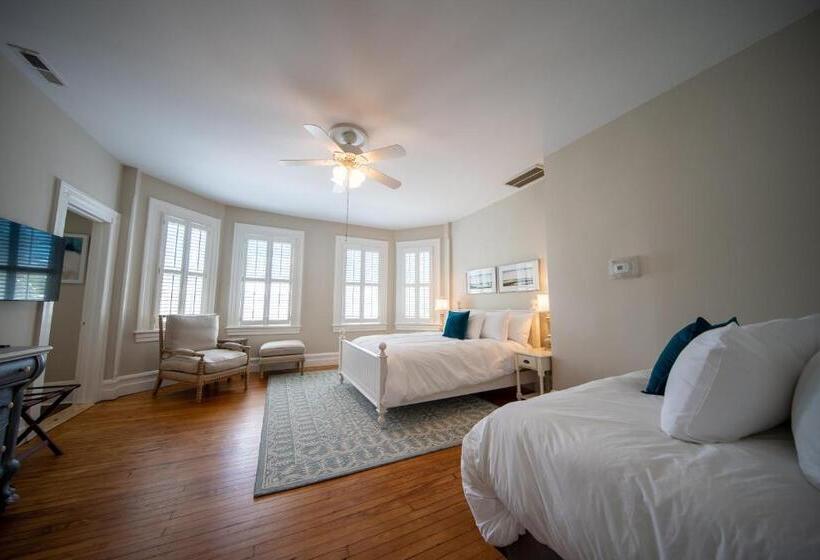 Номер Deluxe, The Edenton Collection Captain S Quarters Inn