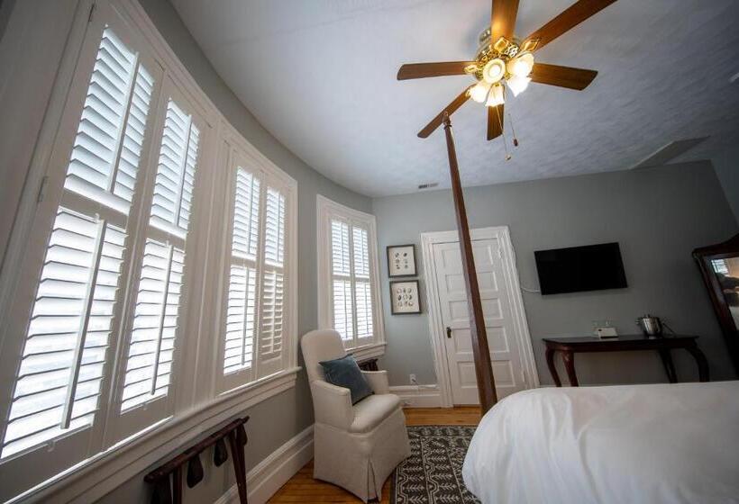 غرفة قياسية, The Edenton Collection Captain S Quarters Inn