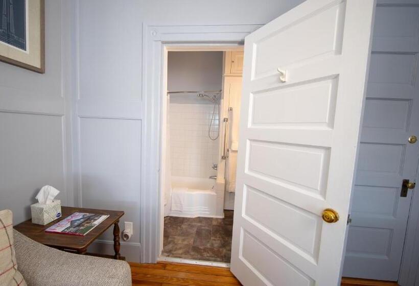 غرفة قياسية, The Edenton Collection Captain S Quarters Inn