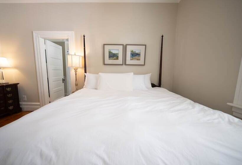 غرفة قياسية, The Edenton Collection Captain S Quarters Inn