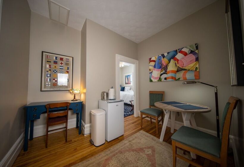 غرفة قياسية, The Edenton Collection Captain S Quarters Inn