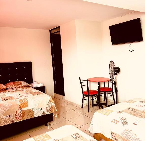 חדר סטנדרט לשלושה, Hospedaje Nápoles