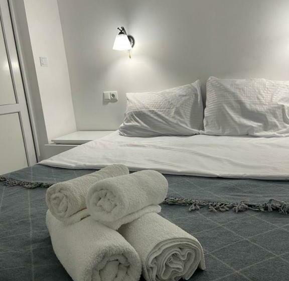 اتاق خانوادگی, Guest House   Green Space