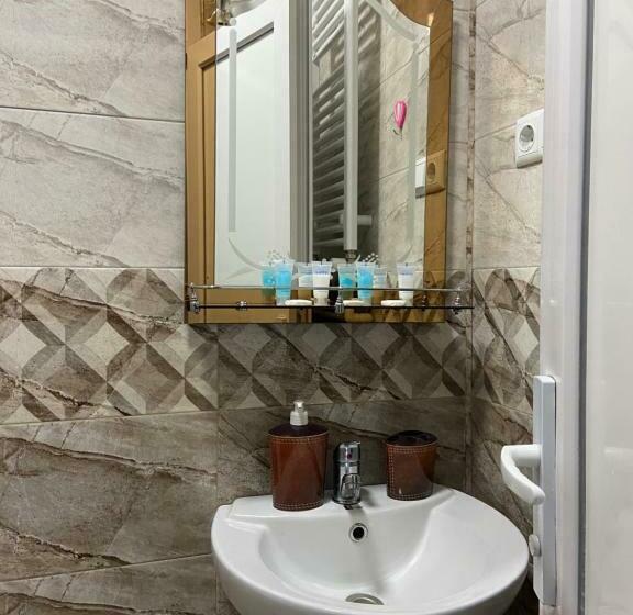 اتاق خانوادگی, Guest House   Green Space