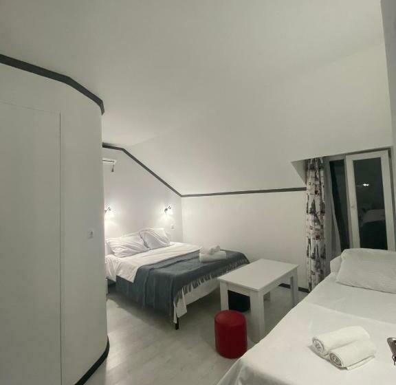 اتاق خانوادگی, Guest House   Green Space