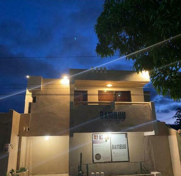 Habitación Familiar, Alojamiento Bambuu