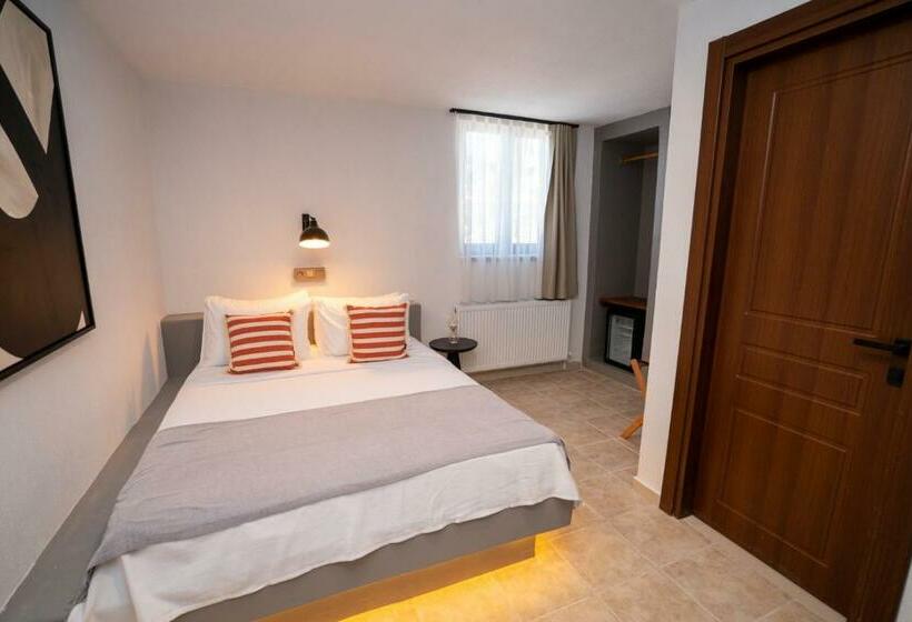 غرفة قياسية, Ajlan Oia