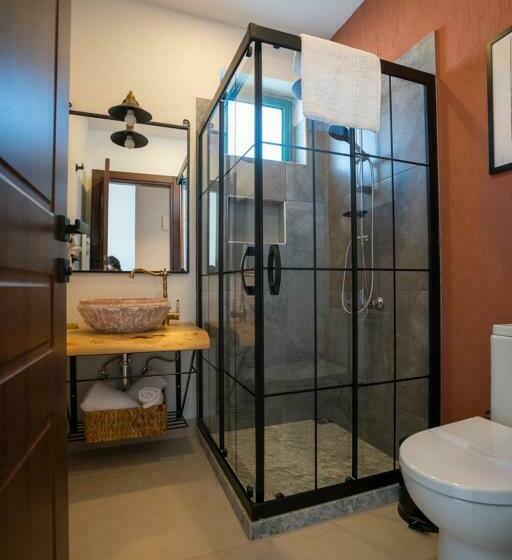 غرفة قياسية رباعية مطلة على الحديقة, Ajlan Oia