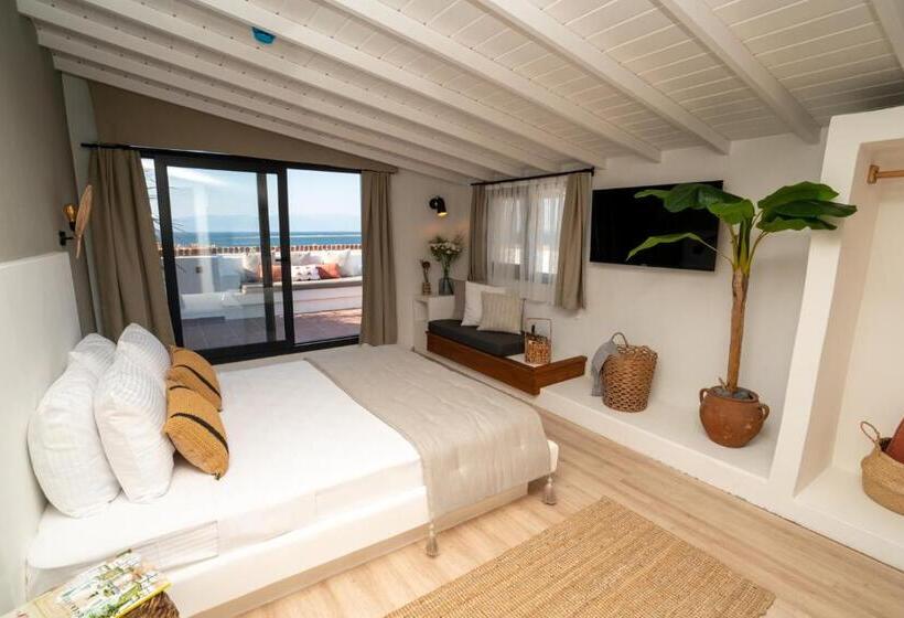 غرفة ديلوكس مطلّة علي البحر مزوَّدة بشُرفة, Ajlan Oia