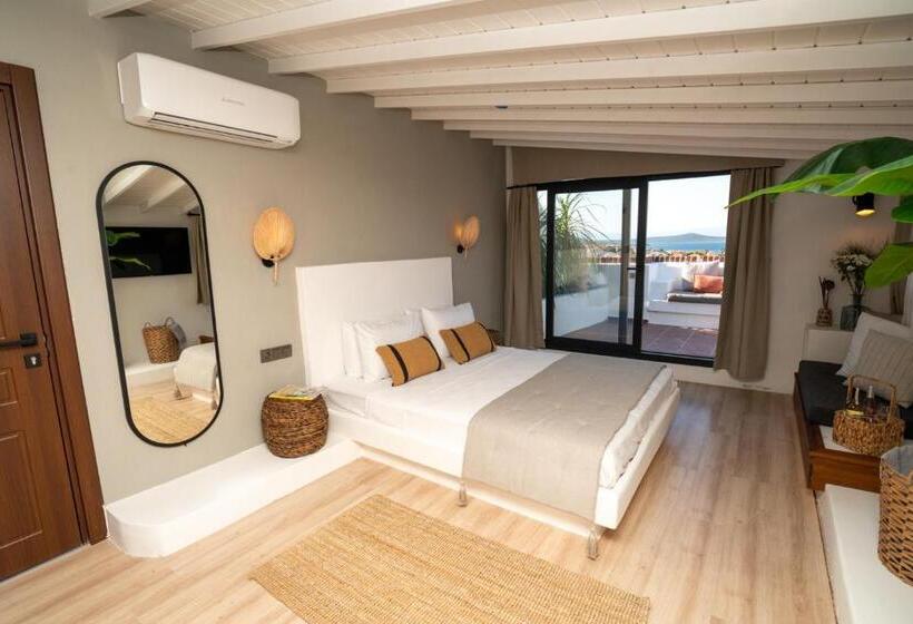 غرفة ديلوكس مطلّة علي البحر مزوَّدة بشُرفة, Ajlan Oia