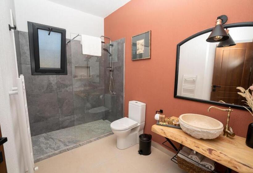 غرفة ديلوكس مطلّة علي البحر مزوَّدة بشُرفة, Ajlan Oia