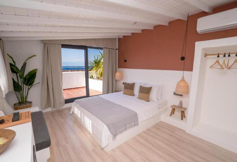 غرفة ديلوكس مطلّة علي البحر مزوَّدة بشُرفة, Ajlan Oia