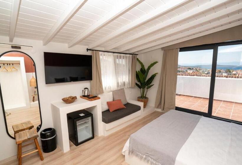 غرفة ديلوكس مطلّة علي البحر مزوَّدة بشُرفة, Ajlan Oia