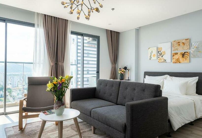 اتاق لوکس با بالکن, Marina Suites Apartment