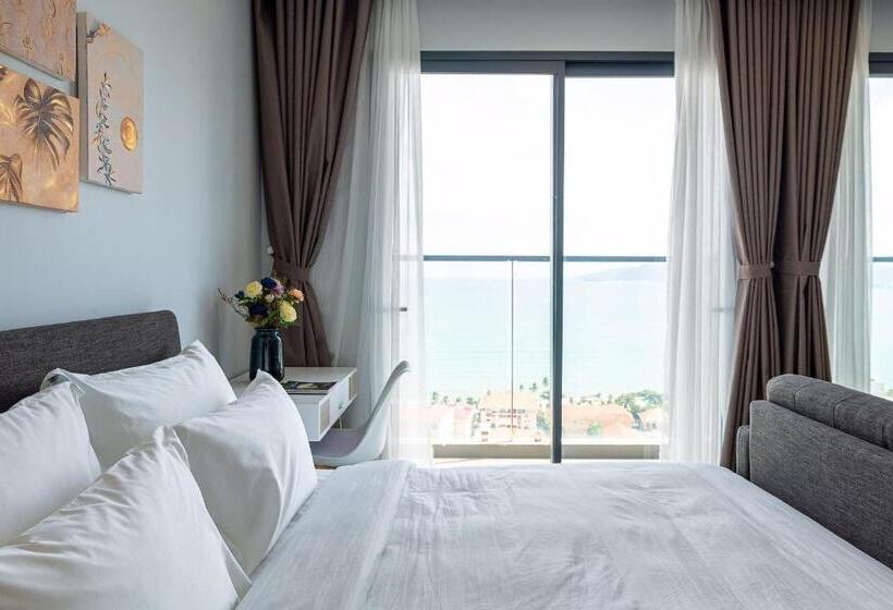 اتاق لوکس با بالکن و چشمانداز دریا, Marina Suites Apartment