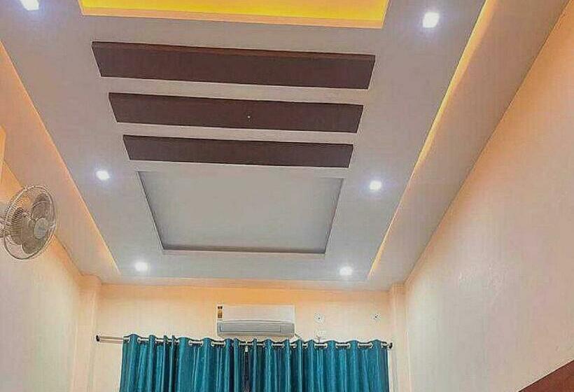 غرفة كلاسيكية ثلاثية, Town Inn