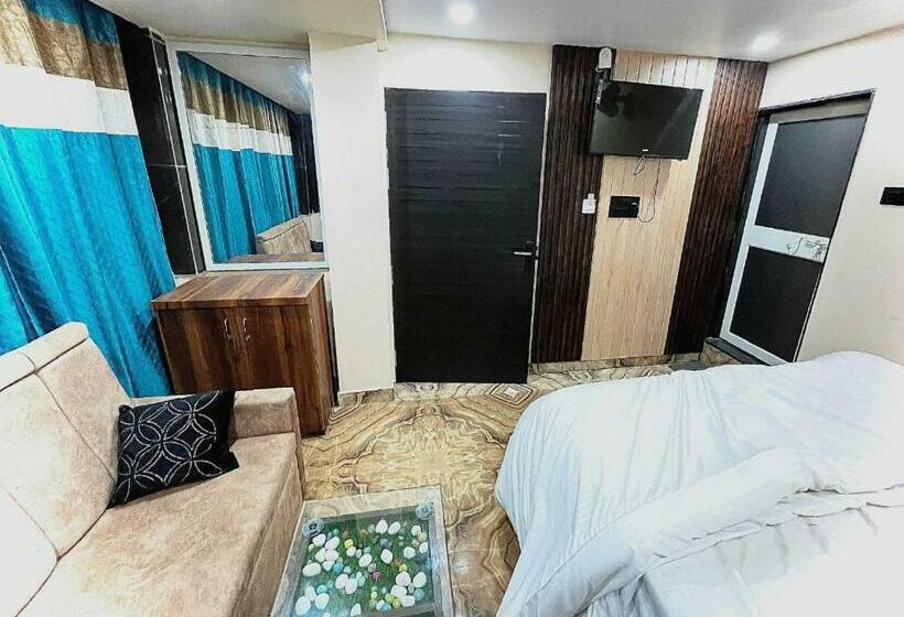 غرفة كلاسيكية ثلاثية, Town Inn