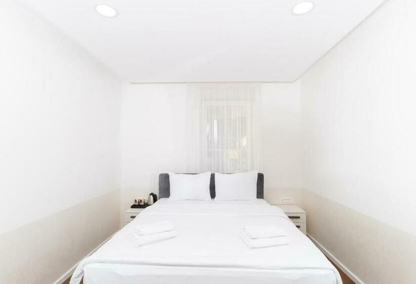 اتاق لوکس, Ornament Hotel And Apartments