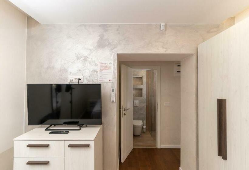 اتاق لوکس, Ornament Hotel And Apartments