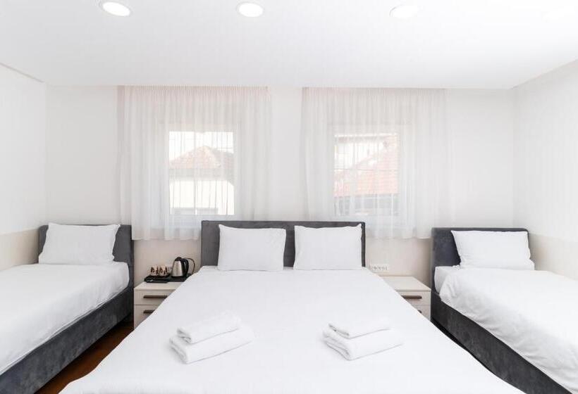 اتاق ساده سه نفره, Ornament Hotel And Apartments