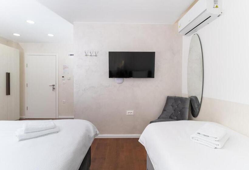 اتاق ساده سه‌ نفره, Ornament Hotel And Apartments