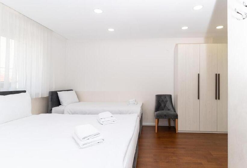 اتاق ساده سه نفره, Ornament Hotel And Apartments