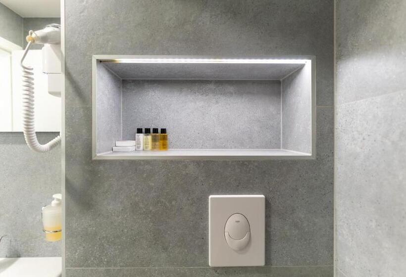 اتاق ساده سه نفره, Ornament Hotel And Apartments