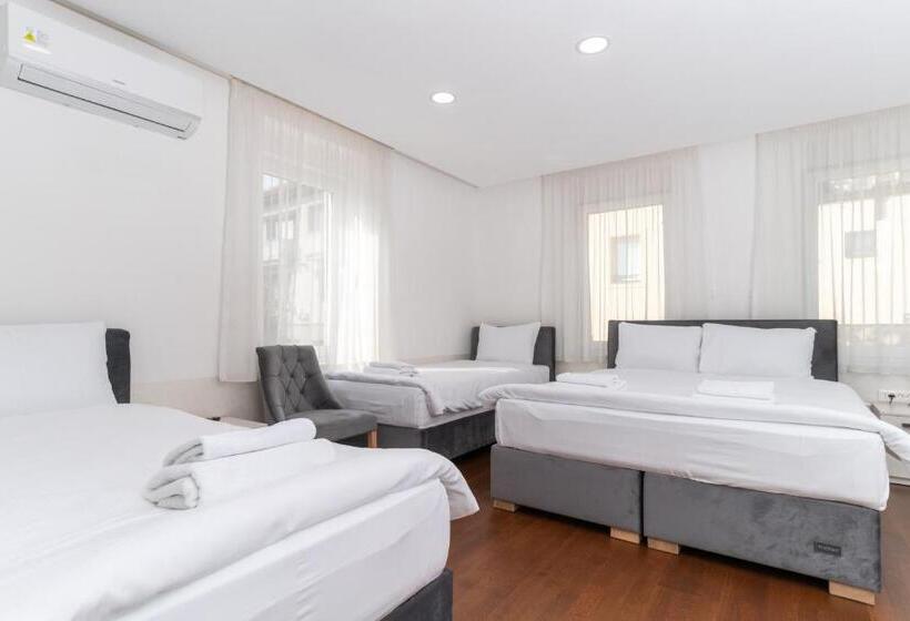 استودیو خانوادگی, Ornament Hotel And Apartments