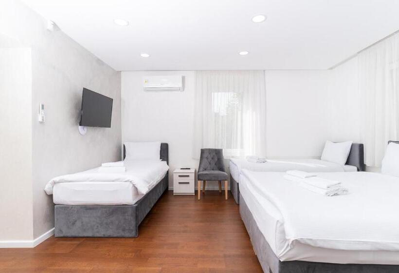 استودیو خانوادگی, Ornament Hotel And Apartments