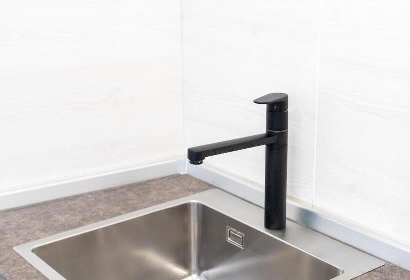 استودیو خانوادگی, Ornament Hotel And Apartments