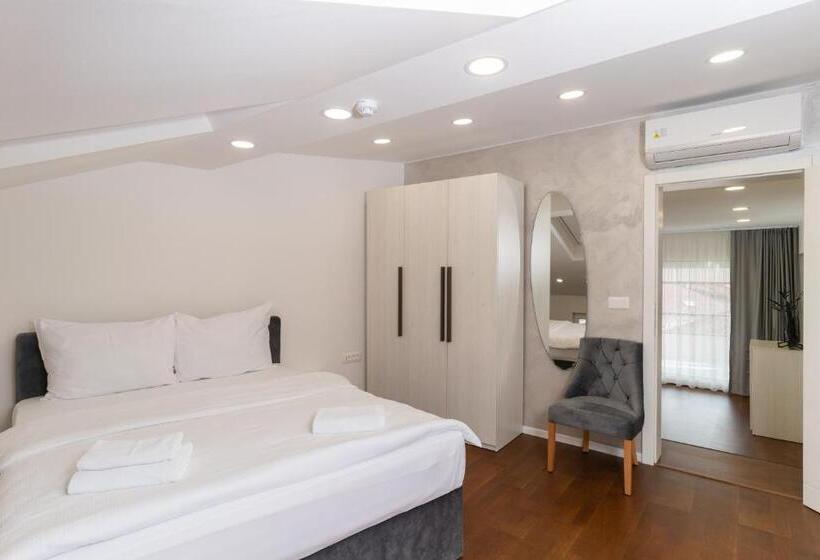 استودیو استاندارد با بالکن, Ornament Hotel And Apartments