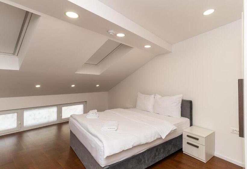 استودیو استاندارد با بالکن, Ornament Hotel And Apartments
