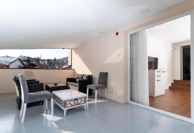 استودیو استاندارد با بالکن, Ornament Hotel And Apartments