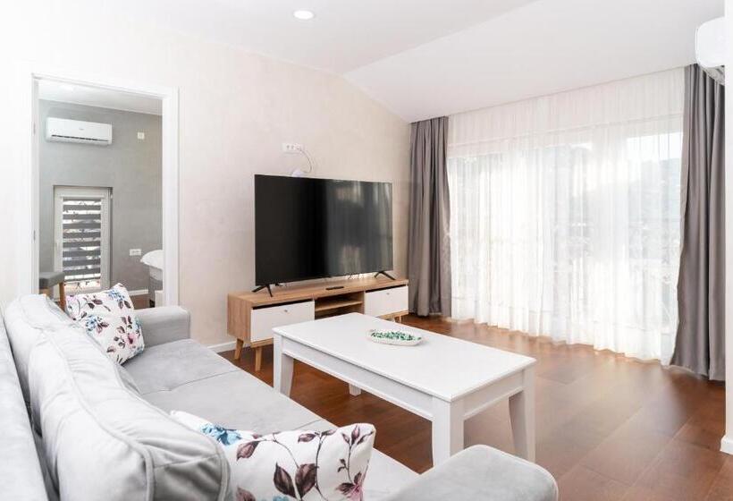 سوئیت پرزیدنت, Ornament Hotel And Apartments