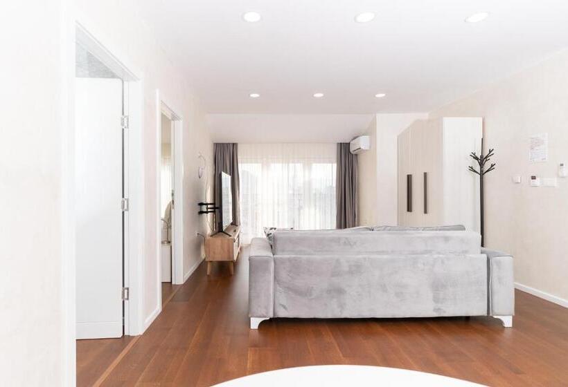 سوئیت پرزیدنت, Ornament Hotel And Apartments