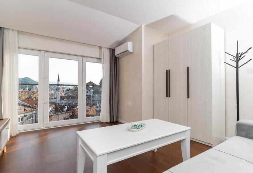 سوئیت پرزیدنت, Ornament Hotel And Apartments